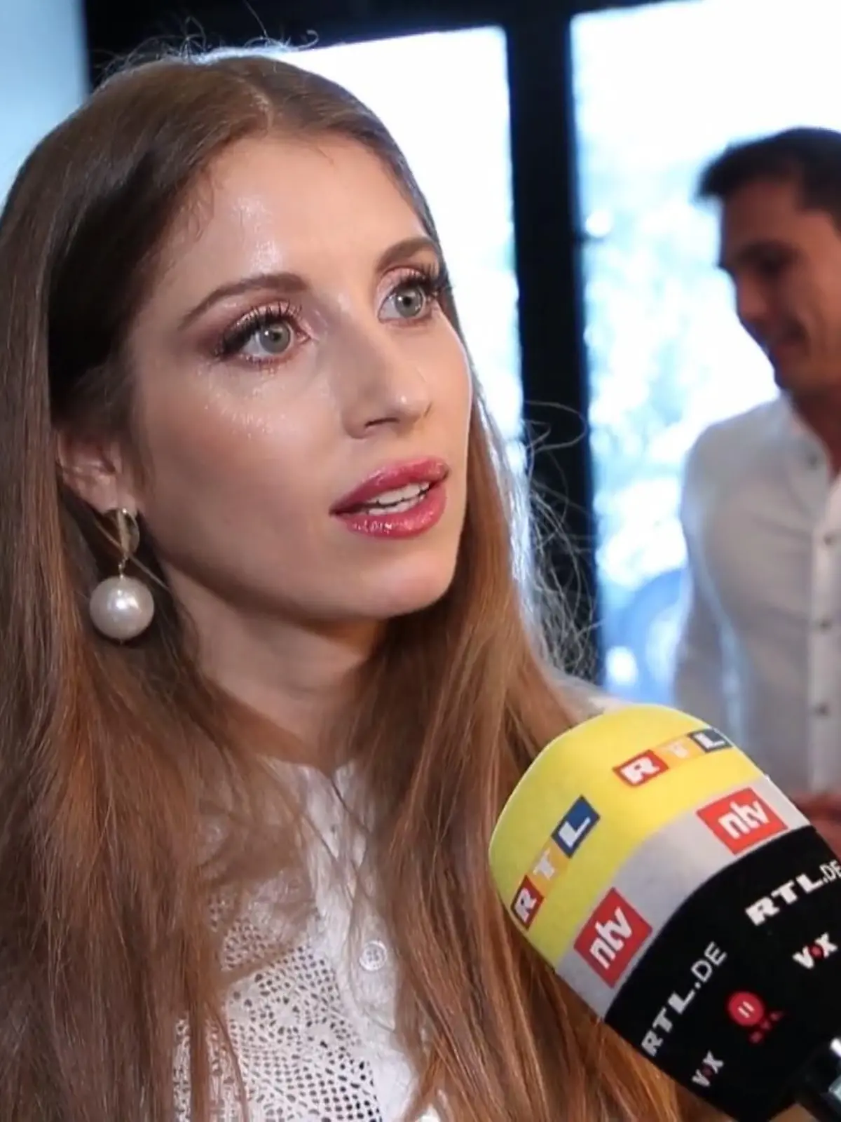Cathy Hummels gesteht im RTL-Interview, dass sie jahrelang unter Depressionen litt.