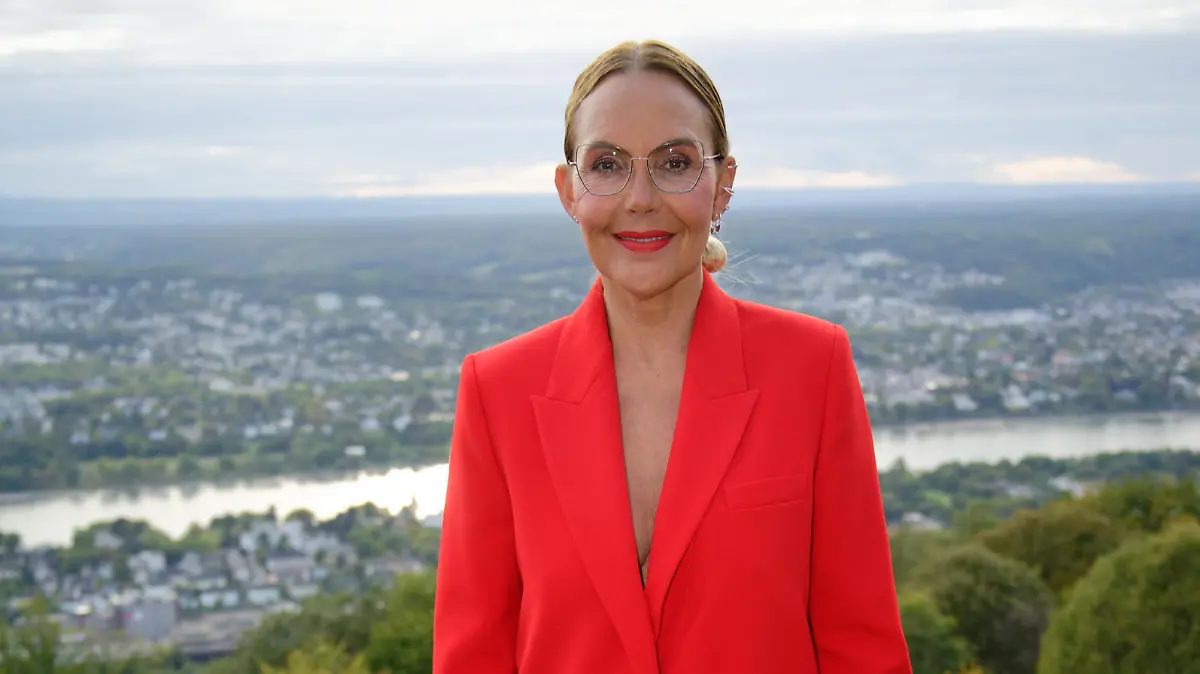 23.09.2019, Nordrhein-Westfalen, Königswinter: Fernsehstar Natascha Ochsenknecht kommt zur Wiedereröffnung des Hotel Petersberg. Foto: Henning Kaiser/dpa | Verwendung weltweit