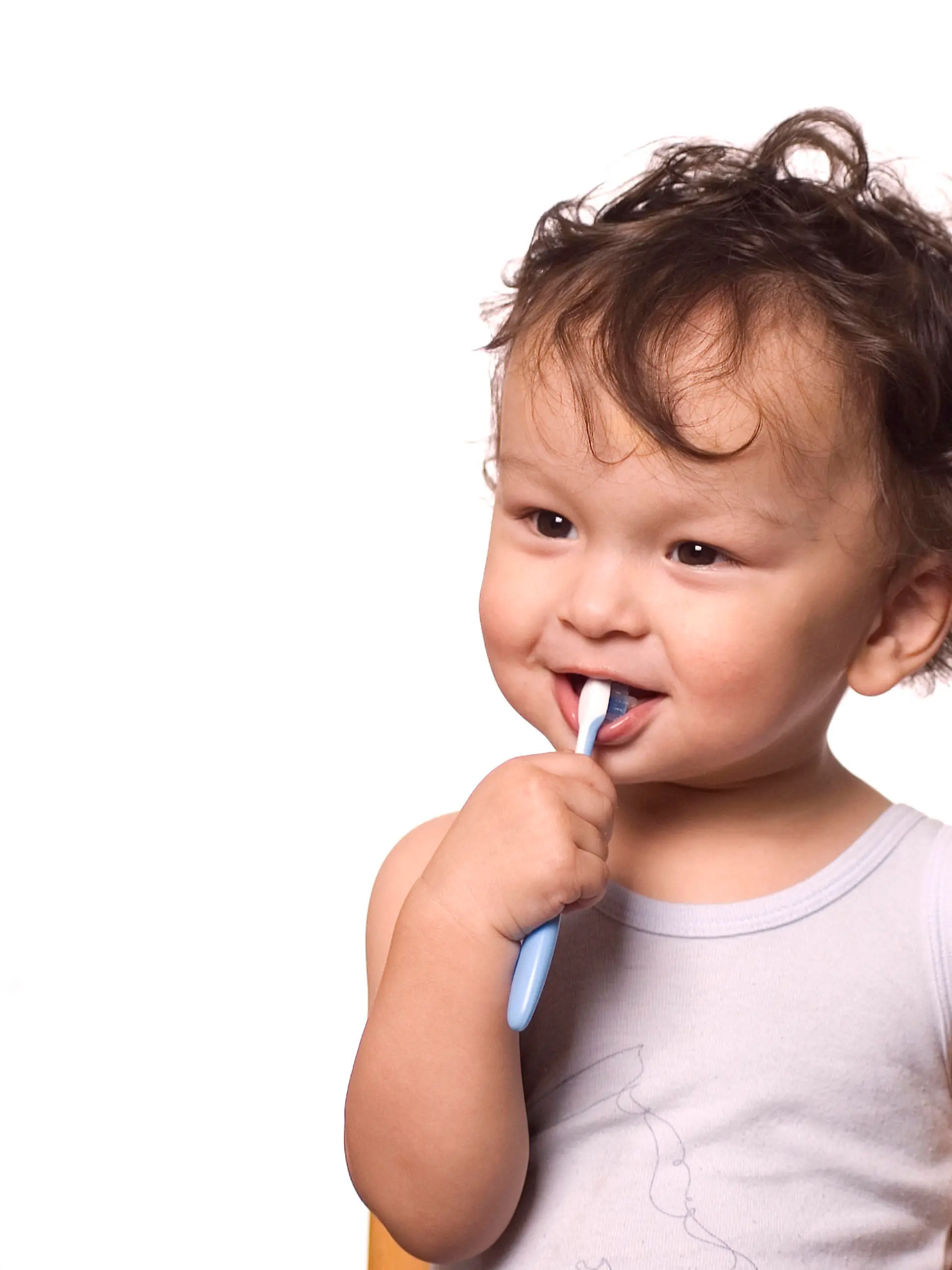 The kid to study to clean a teeth.