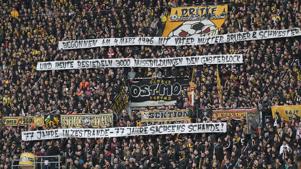 Spruchbaender der Fans von Dynamo Dresden gegen Aue. SG Dynamo Dresden vs. FC Erzgebirge Aue, Fussball, 3. Liga, 25. Spieltag, Saison 2022/2023, 04.03.2023 DFB/DFL REGULATIONS PROHIBIT ANY USE OF PHOTOGRAPHS AS IMAGE SEQUENCES AND/OR QUASI-VIDEO SG Dynamo Dresden vs. FC Erzgebirge Aue, Fussball, 3. Liga, 25. Spieltag, Saison 2022/2023, 04.03.2023 Dresden *** Spruchbaender der Fans von Dynamo Dresden vs Aue SG Dynamo Dresden vs FC Erzgebirge Aue, Football, 3 Liga, 25 Spieltag, Saison 2022 2023, 04 03 2023 DFB DFL REGULATIONS PROHIBIT ANY USE OF PHOTOGRAPHS AS IMAGE SEQUENCES AND OR QUASI VIDEO SG Dynamo Dresden vs FC Erzgebirge Aue, Football, 3 Liga, 25 Spieltag, Saison 2022 2023, 04 03 2023 Dresden Copyright: xEibner-Pressefoto/BertxHarzerx EP_EER