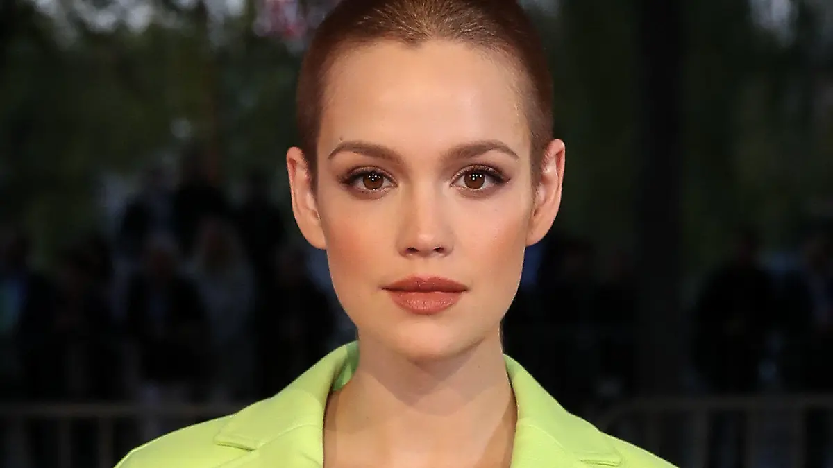 20.09.2019, Sachsen, Leipzig: Emilia Schüle, Schauspielerin, kommt zur Fernsehgala "Goldene Henne". Insgesamt 53 Nominierte aus Showgeschäft, Gesellschaft und Sport können sich Hoffnungen auf die Auszeichnung machen. Die Goldene Henne ist der 1991 gestorbenen DDR-Entertainerin Hahnemann gewidmet. Foto: Jan Woitas/dpa-Zentralbild/dpa +++ dpa-Bildfunk +++