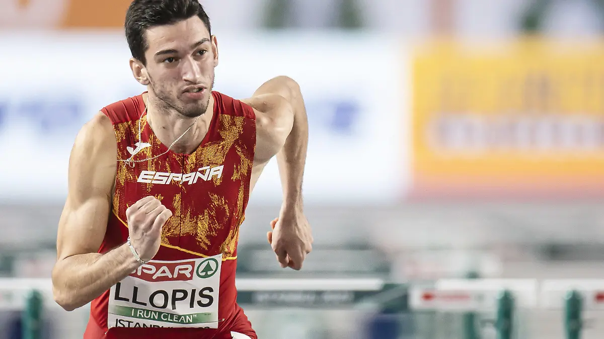 05.03.2023, Türkei, Istanbul: Leichtathletik/Halle: Europameisterschaft, 60 Meter Hürden Männer, Halbfinale. Enrique Llopis aus Spanien in Aktion. Beim Finale am Abend blieb der Sportler nach einem Sturz bewegungslos auf dem Hallenboden liegen und wurde auf einer Trage aus der Halle gebracht. (zu dpa «Sorgen um spanischen Hürdensprinter Llopis nach Sturz») Foto: Michael Buholzer/KEYSTONE/dpa +++ dpa-Bildfunk +++