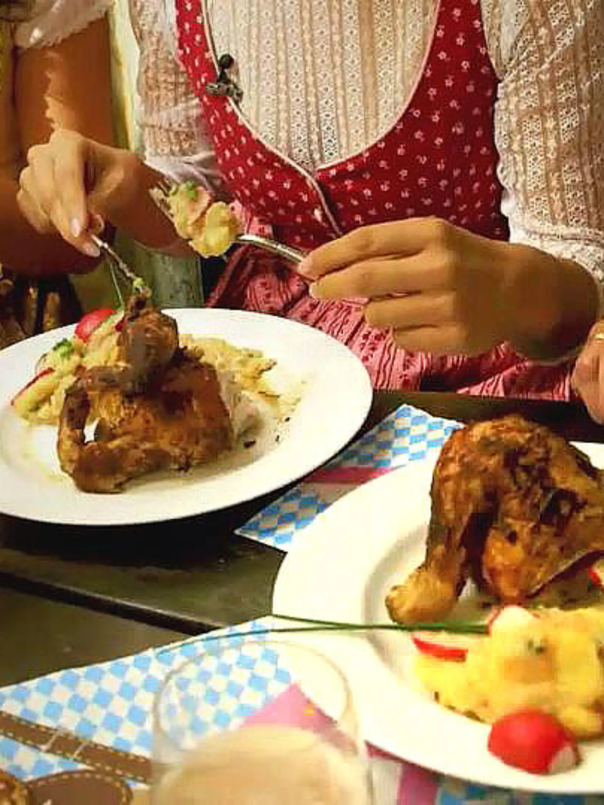 Bild zu: "Rezept: Wiesnhendl und bayerischer Kartoffelsalat"