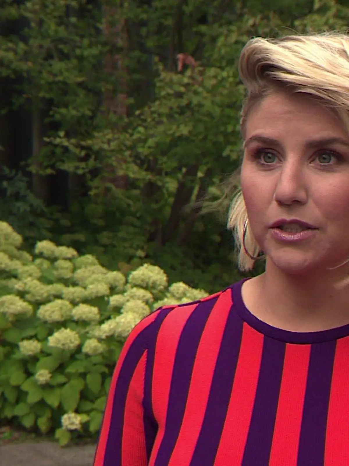 Schlager-Sängerin Beatrice Egli ist sauer über den Fake-Diätpillen-Post, für den ihr Bild missbraucht wurde.