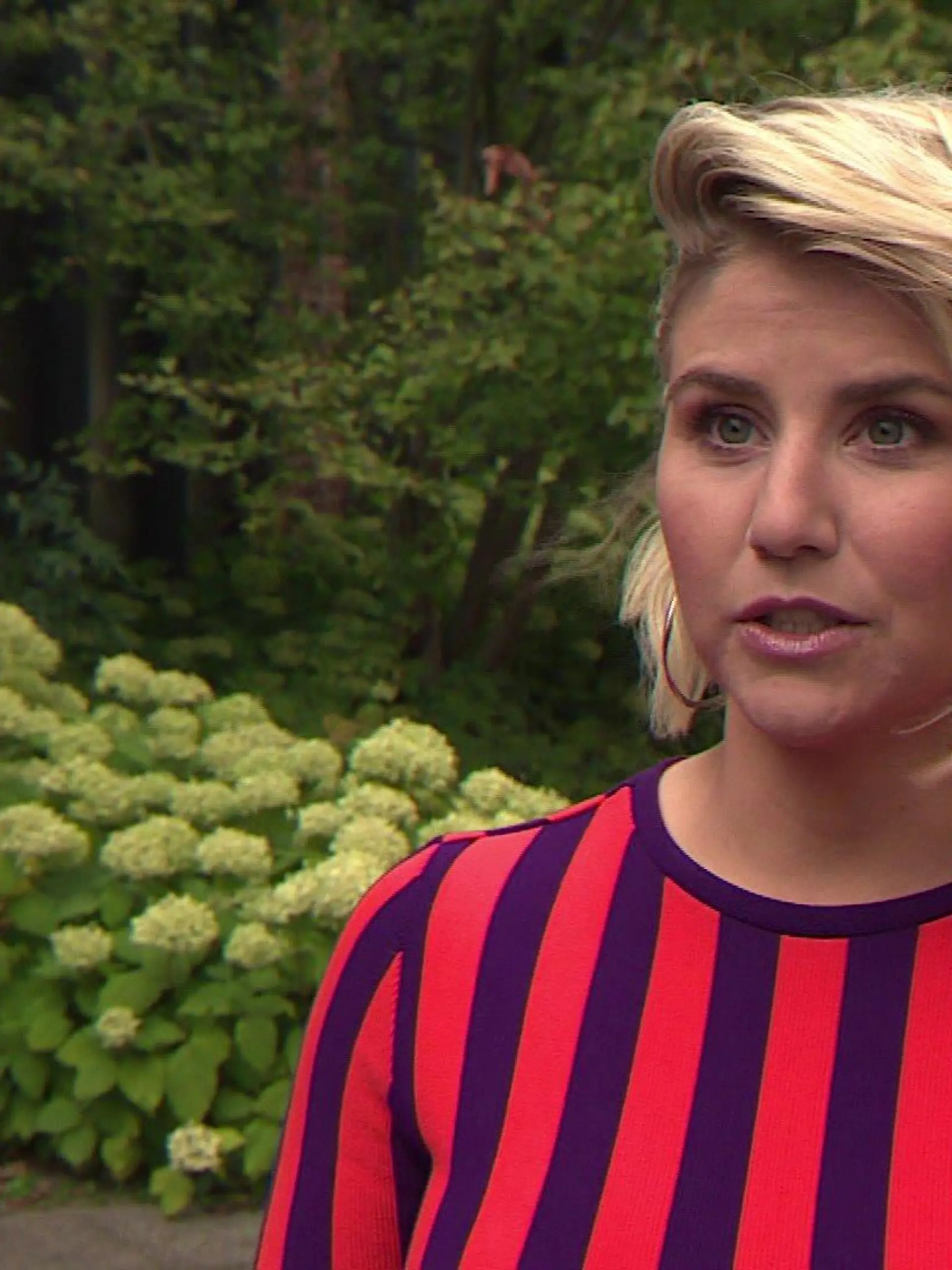 Schlager-Sängerin Beatrice Egli ist sauer über den Fake-Diätpillen-Post, für den ihr Bild missbraucht wurde.