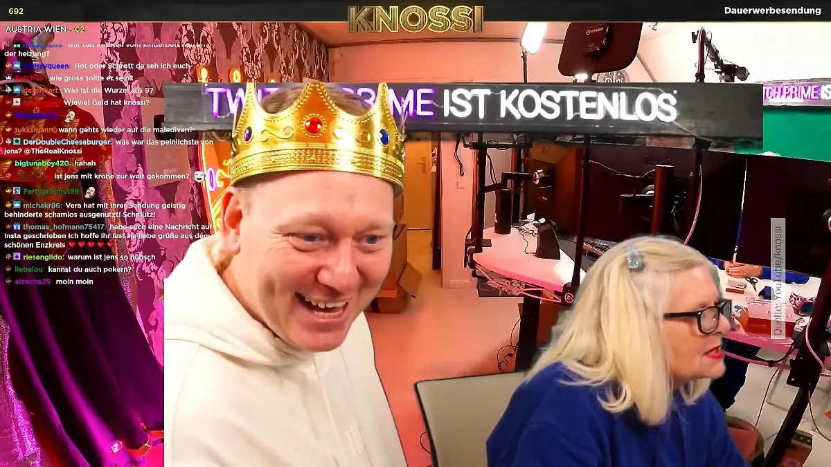 Knossis Mama Ida ist in seinen Streams der Star Er zockt auf Muttis Dachboden