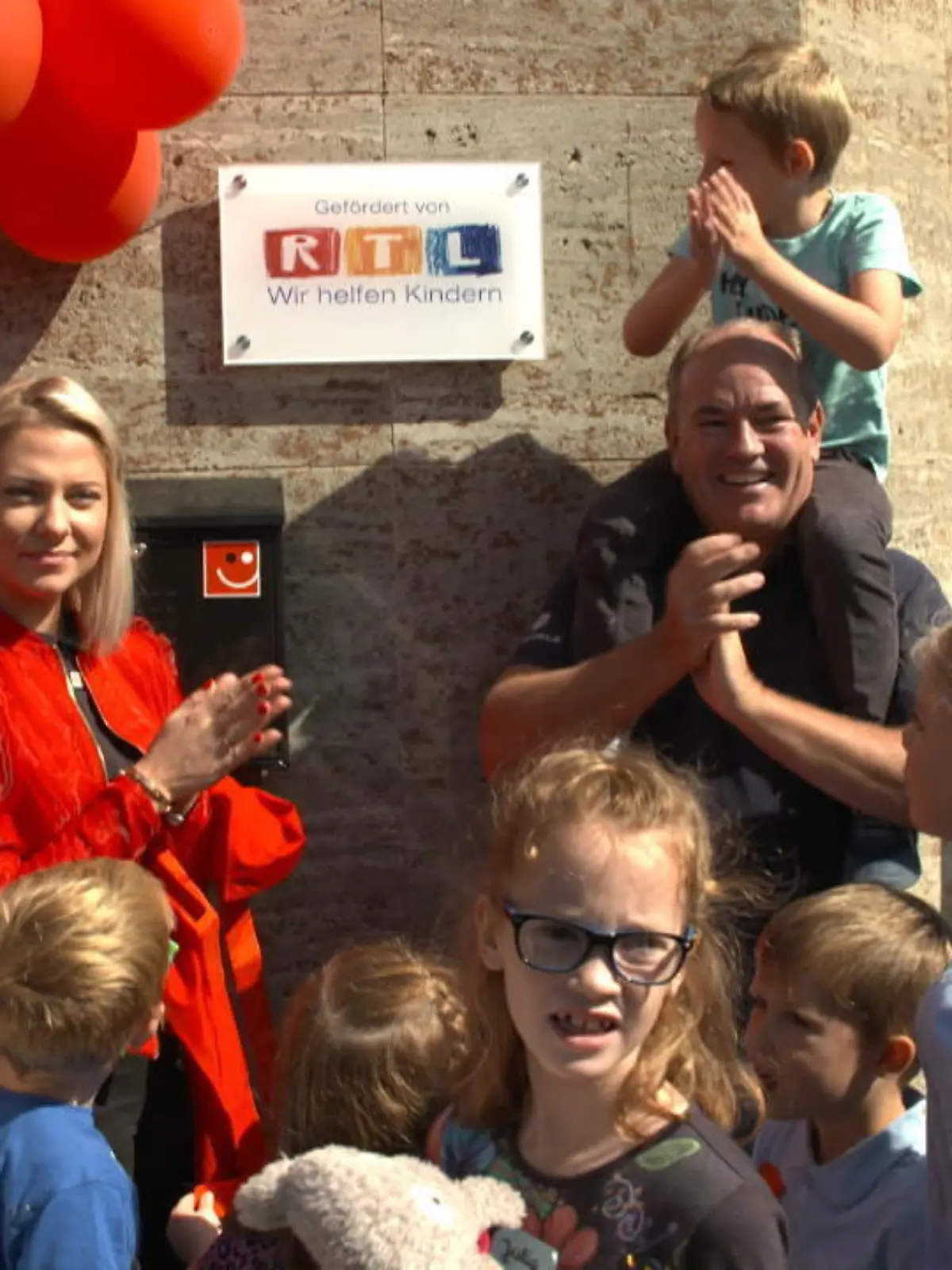 Bild zu: "Pahde-Twins als Patinnen für Kinder mit Augenkrebs"