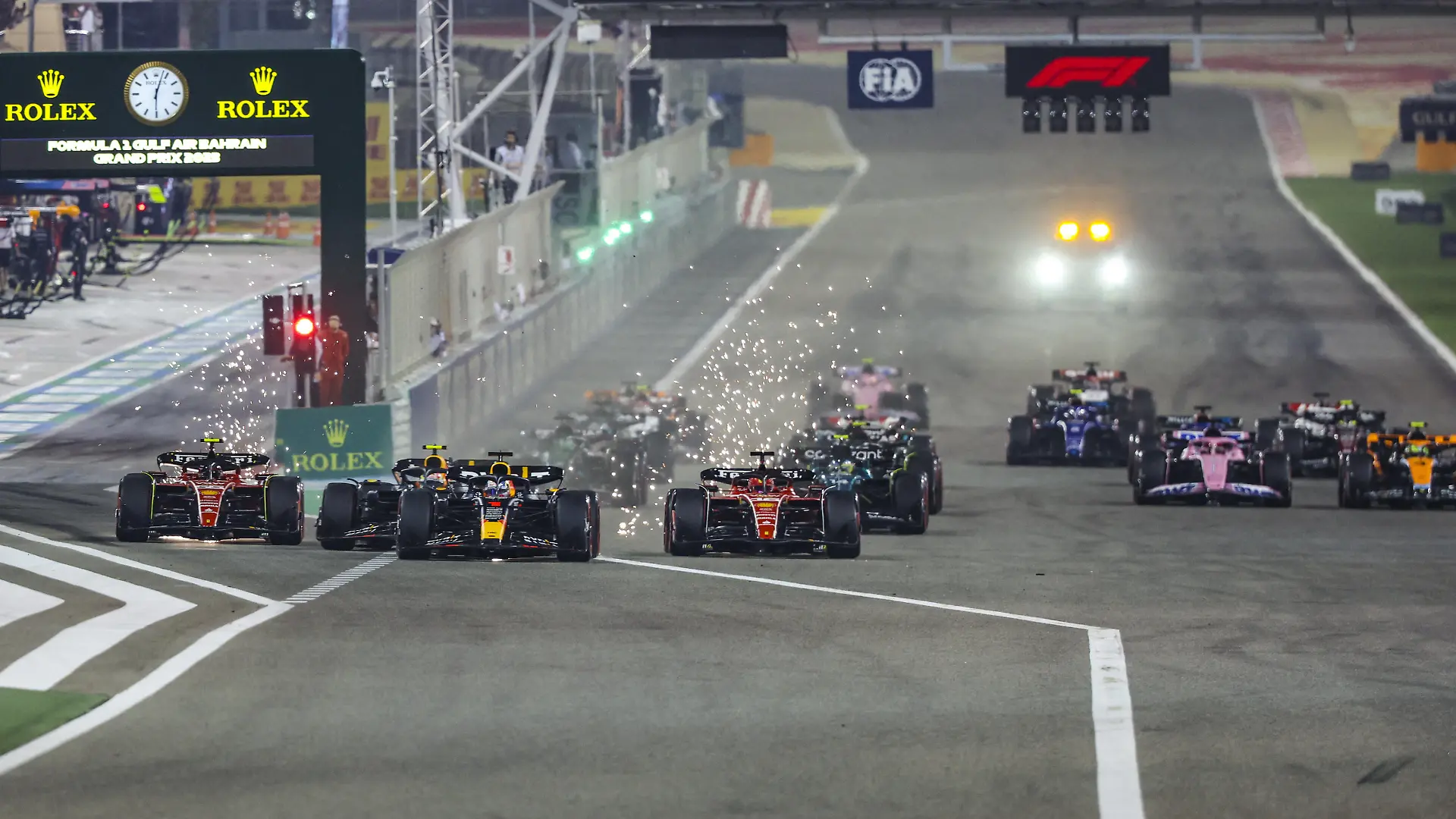 01 VERSTAPPEN Max nld, Red Bull Racing RB19, action, start with 16 LECLERC Charles mco, Scuderia Ferrari SF-23 during the Formula 1 Gulf Air Bahrain Grand Prix 2023, 1st round of the 2023 FIA Formula One World Championship, WM, Weltmeisterschaft from March 2 to 5, 2023 on the Bahrain International Circuit, in Sakhir, Bahrain - F1 - BAHRAIN GRAND PRIX 2023 - RACE DPPI/Panoramic PUBLICATIONxNOTxINxFRAxITAxBEL G0OD2050