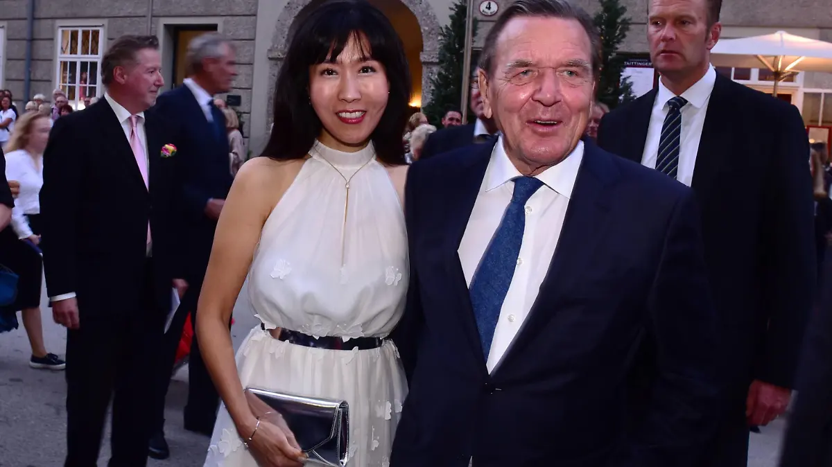 Altkanzler Gerhard Schröder, Soyeon Kim, Liederabend Netreko, 2018, Salzburger Festspiele, *** Former Chancellor Gerhard Schröder Soyeon Kim Recital Netreko 2018 Salzburg Festival  