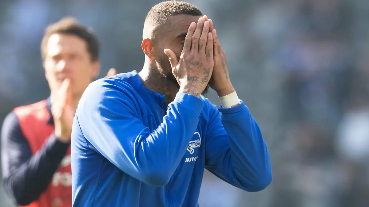 Fussball, Herren, Saison 2022/2023, 1. Bundesliga 33. Spieltag, Hertha BSC - VfL Bochum, Kevin Prince Boateng Hertha BSC, Enttäuschung nach Abpfiff, 20.05. 2023, *** Football, Men, Season 2022 2023, 1 Bundesliga 33 Matchday , Hertha BSC VfL Bochum, Kevin Prince Boateng Hertha BSC , Disappointment after the final whistle, 20 05 2023, Copyright: xSebastianxRäppold/MatthiasxKochx