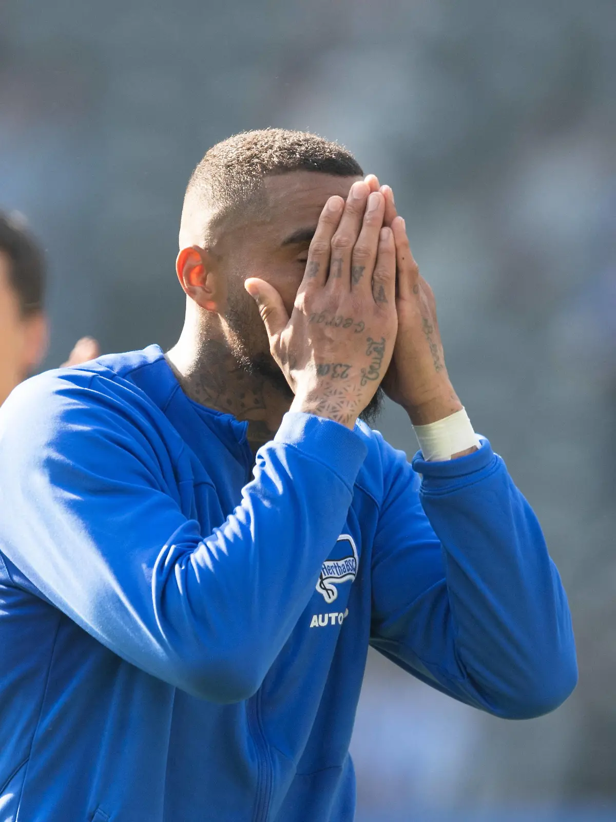 Fussball, Herren, Saison 2022/2023, 1. Bundesliga 33. Spieltag, Hertha BSC - VfL Bochum, Kevin Prince Boateng Hertha BSC, Enttäuschung nach Abpfiff, 20.05. 2023, *** Football, Men, Season 2022 2023, 1 Bundesliga 33 Matchday , Hertha BSC VfL Bochum, Kevin Prince Boateng Hertha BSC , Disappointment after the final whistle, 20 05 2023, Copyright: xSebastianxRäppold/MatthiasxKochx