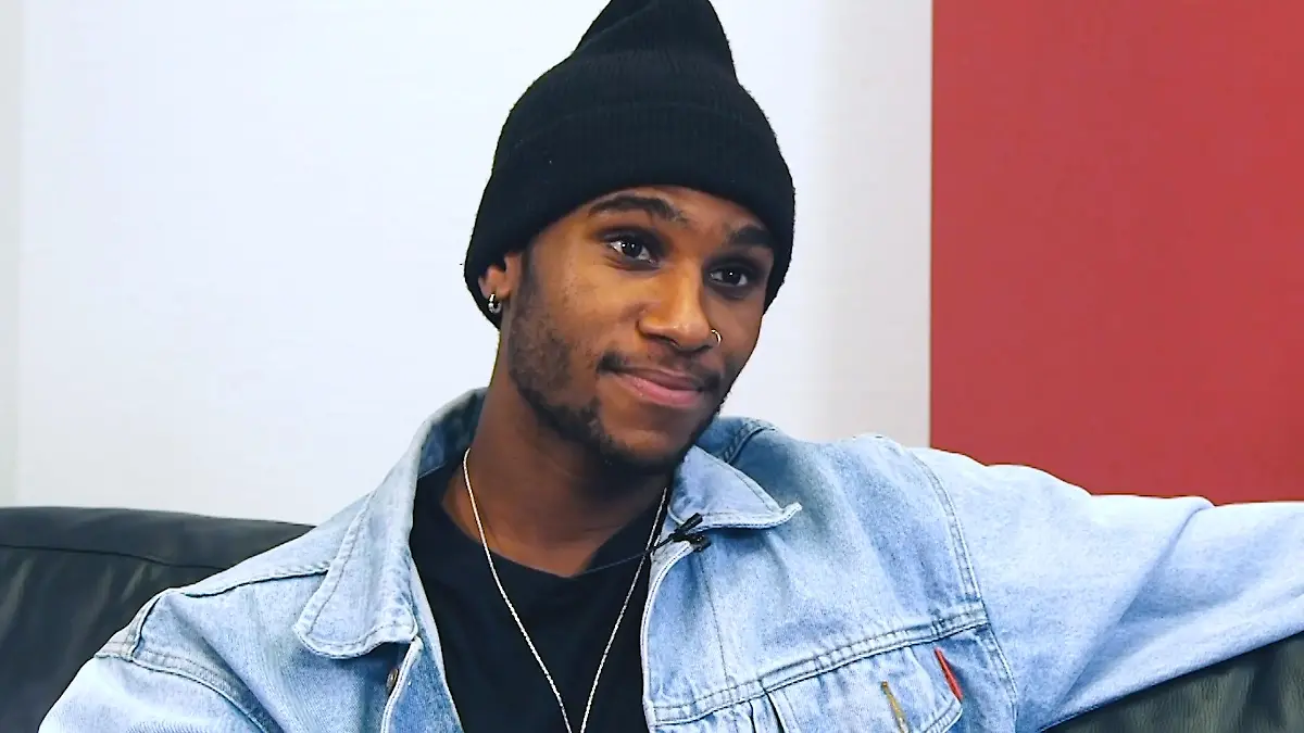 Er hat "Alles was zählt" vermisst Tijan Njie nach OP wieder am Set