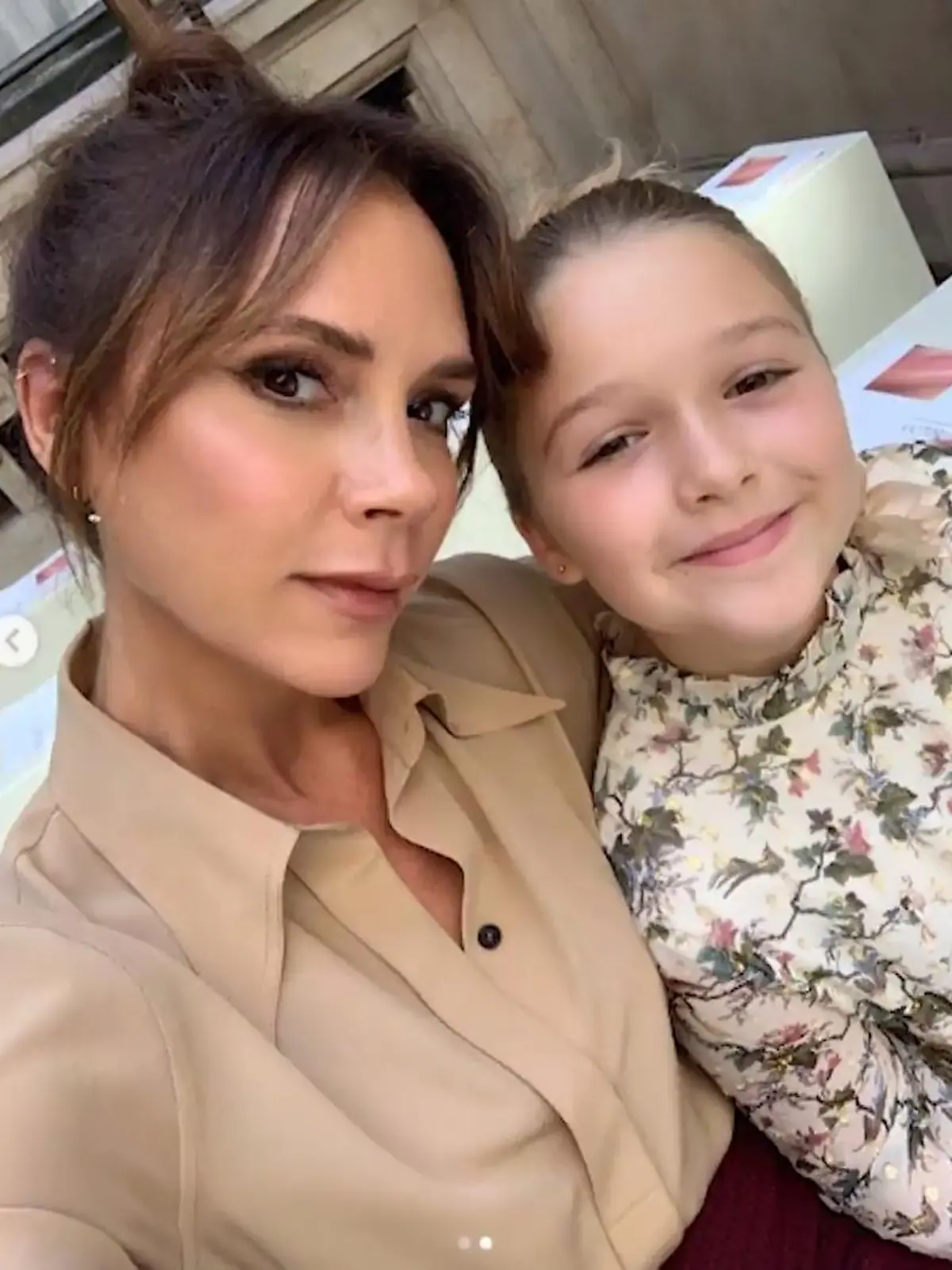 Bild zu: "Harper Beckham stolz auf Mama Victoria"