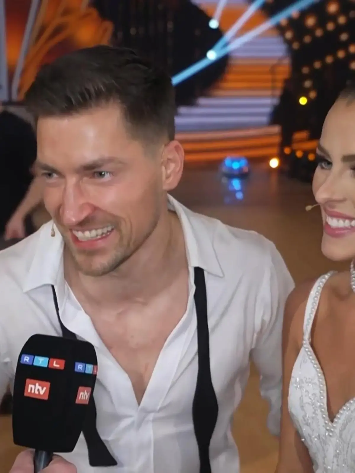 Philipp Boy und Patricija Ionel nach ihrem Wahnsinns-Jive im RTL-Interview.