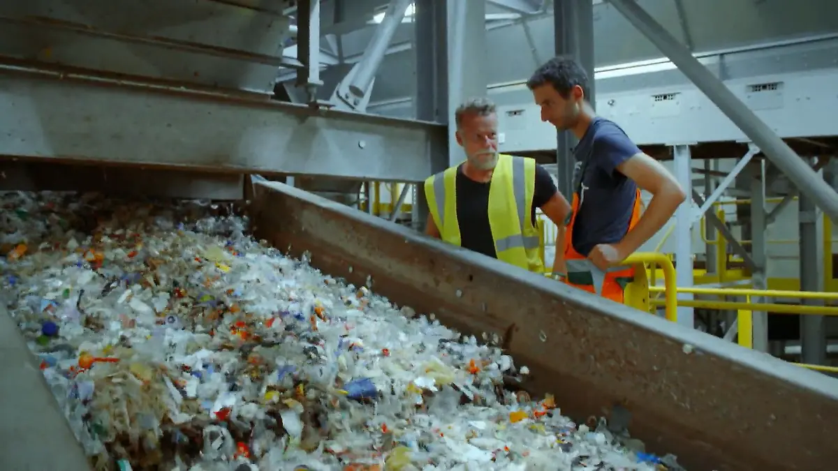 Jenke geht der großen Recycling-Lüge nach Auf diese Materialien müssen wir achten