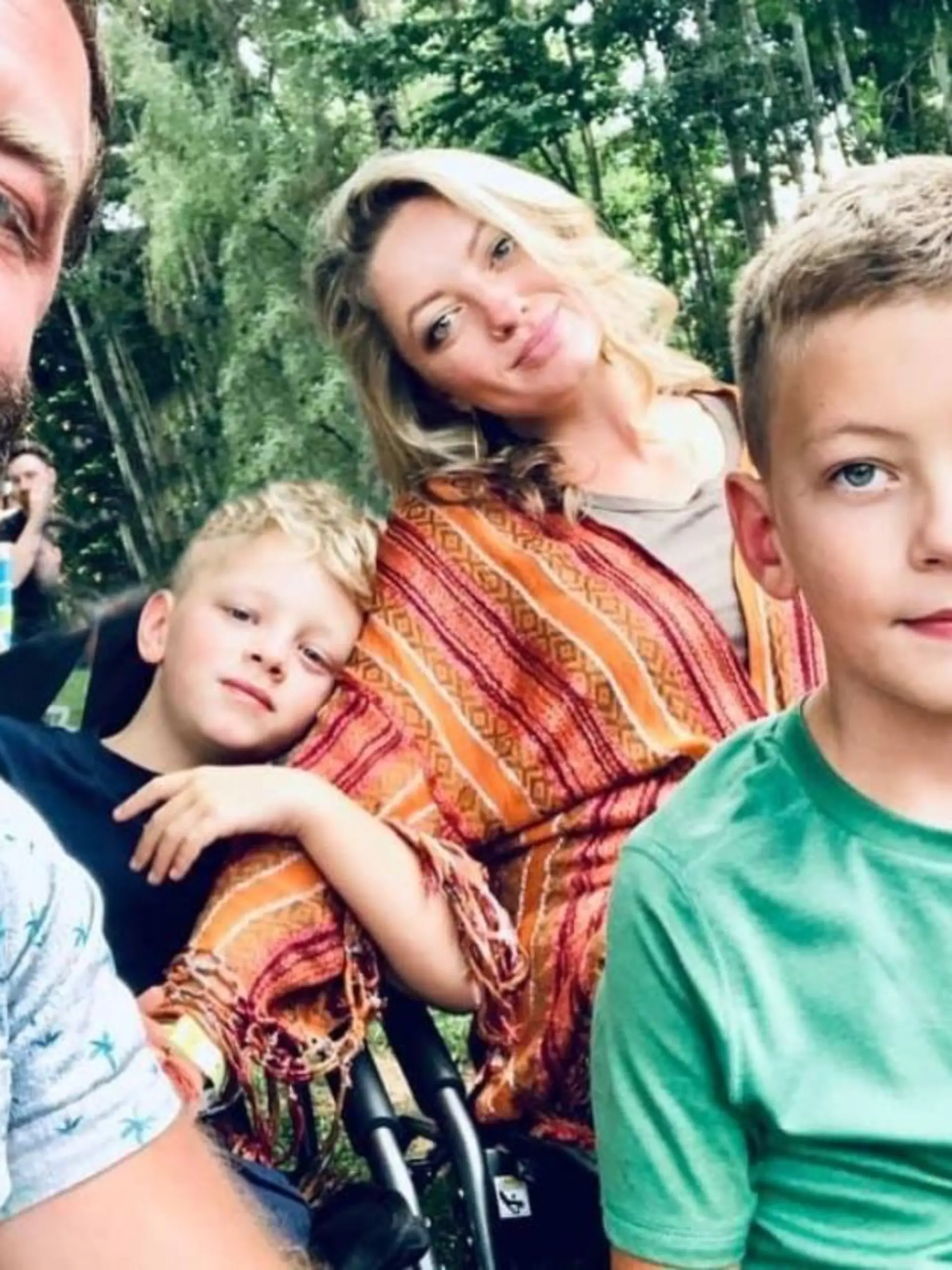 Zu sehen sind J.R. Storment, seine Frau und seine beiden Kinder Wiley und Oliver!