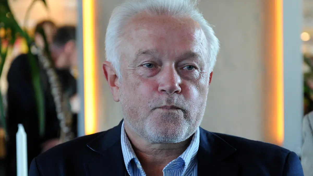 Der FDP-Bundestagskandidat Wolfgang Kubicki reagiert am 22.09.2013 bei der Wahlparty der FDP in Kiel (Schleswig-Holstein) auf die ersten Prognosen. Foto: Carsten Rehder/dpa +++(c) dpa - Bildfunk+++