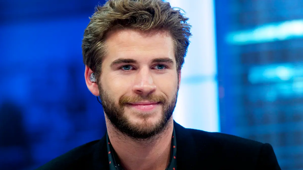 MADRID, SPAIN - NOVEMBER 26:  Liam Hemsworth attends 'El Hormiguero' Tv show at Vertice Studio on November 26, 2015 in Madrid, Spain.  (Photo by Juan Naharro Gimenez/Getty Images)