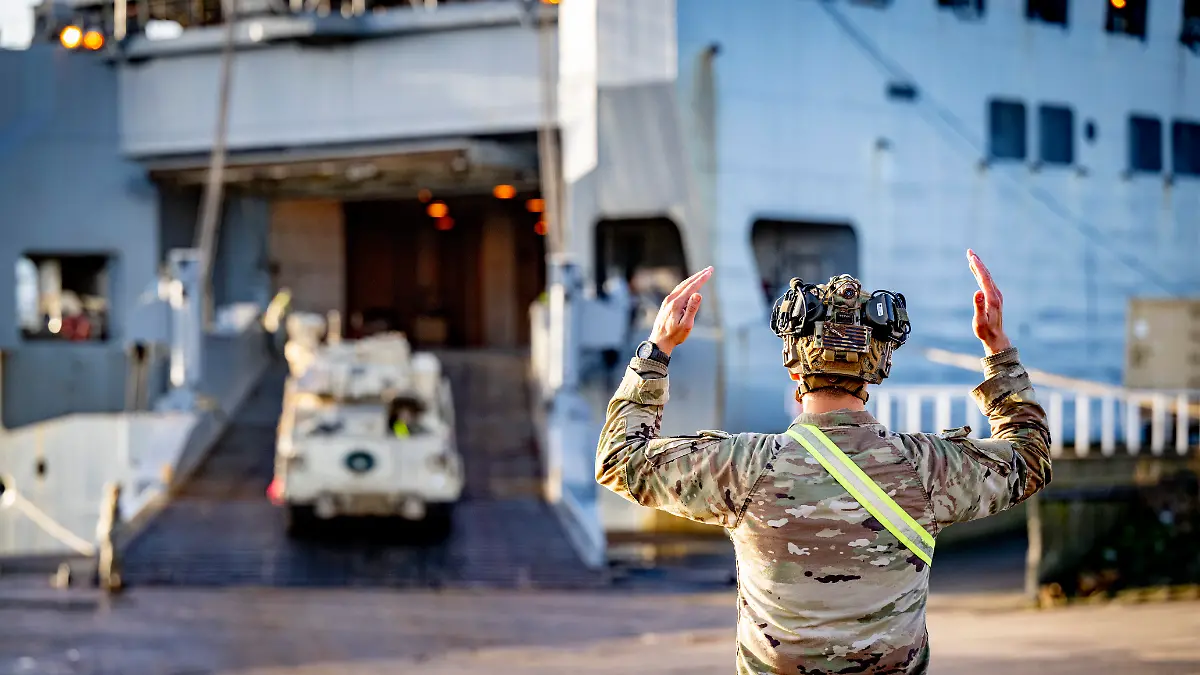 Dutch soldiers will support the transport of an American army brigade through the Netherlands from the beginning of January to the beginning of February this year. It involves the movement of 1,275 vehicles, including many M-1 Abrams tanks, Bradley infantry fighting vehicles and other equipment, to Eastern Europe. Robin Utrecht