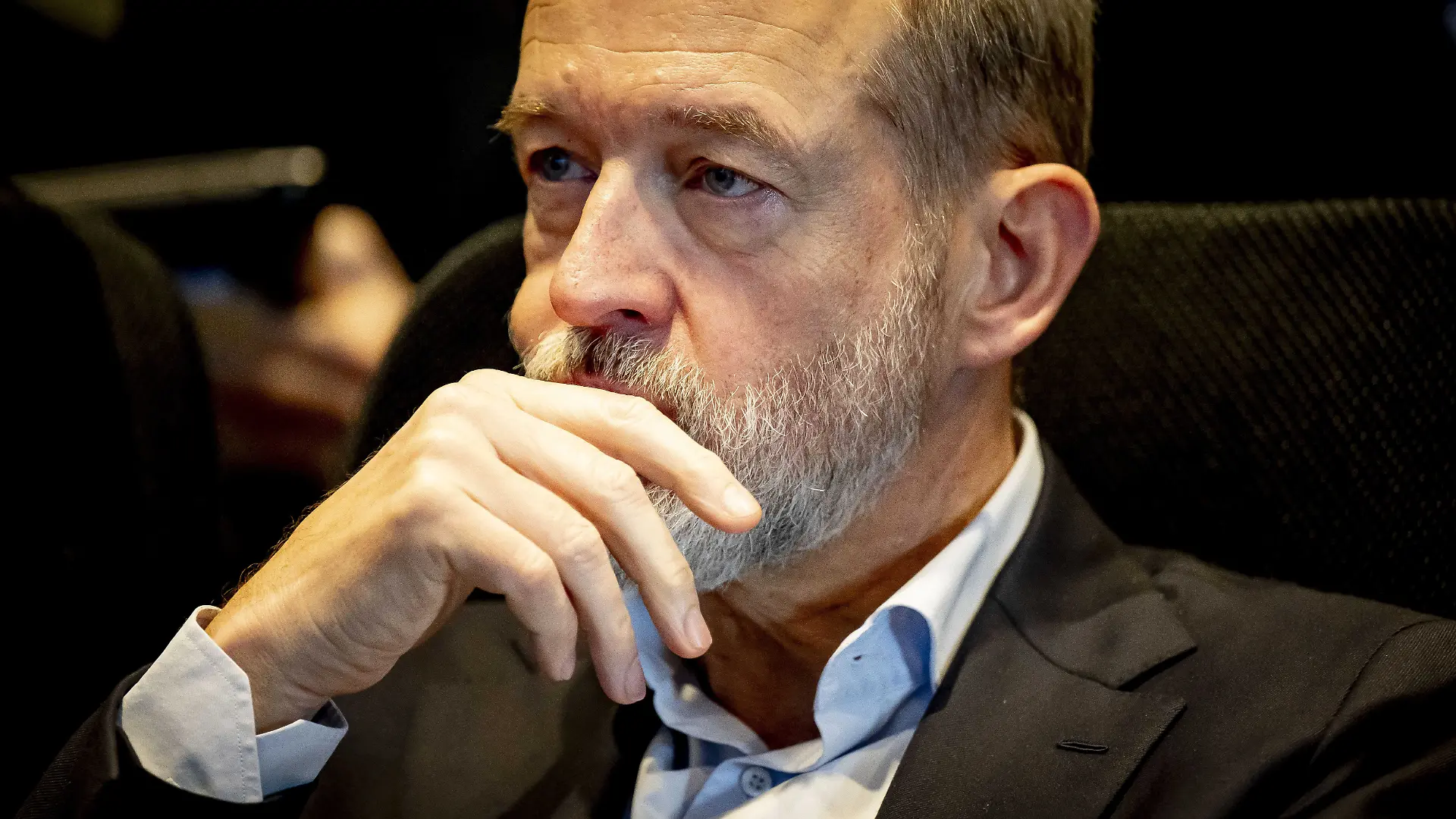 2025-02-21 10:30:51 ROTTERDAM - Boudewijn Siemons, CEO des Hafenbetriebs Rotterdam, bei der ErlÃ_uterung der Jahreszahlen 2024. ANP ROBIN UTRECHT 
