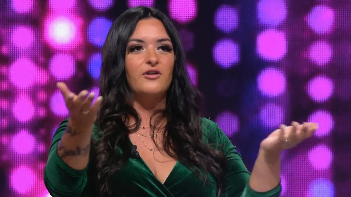 "Take Me Out"-Single-Lady Karo schnappt sich das Date mit Ekrem gerne. Sie selbst hört allerdings statt "Benjamin Blümchen" lieber Regengeräusche zum Einschlafen. Noch...