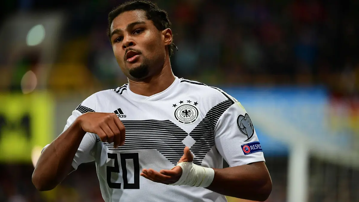 Fußball EM-Qualifikation Nordirland - Deutschland am 09.09.2019 im Windsor Park in Belfast Torjubel zum 0:2 durch Serge Gnabry ( Deutschland ) DFB regulations prohibit any use of photographs as image sequences and/or quasi-video. *** Football EM qualification Northern Ireland Germany on 09 09 2019 at Windsor Park in Belfast Goal celebration for 0 2 by Serge Gnabry Germany DFB regulations prohibit any use of photographs as image sequences and or quasi video xMNx