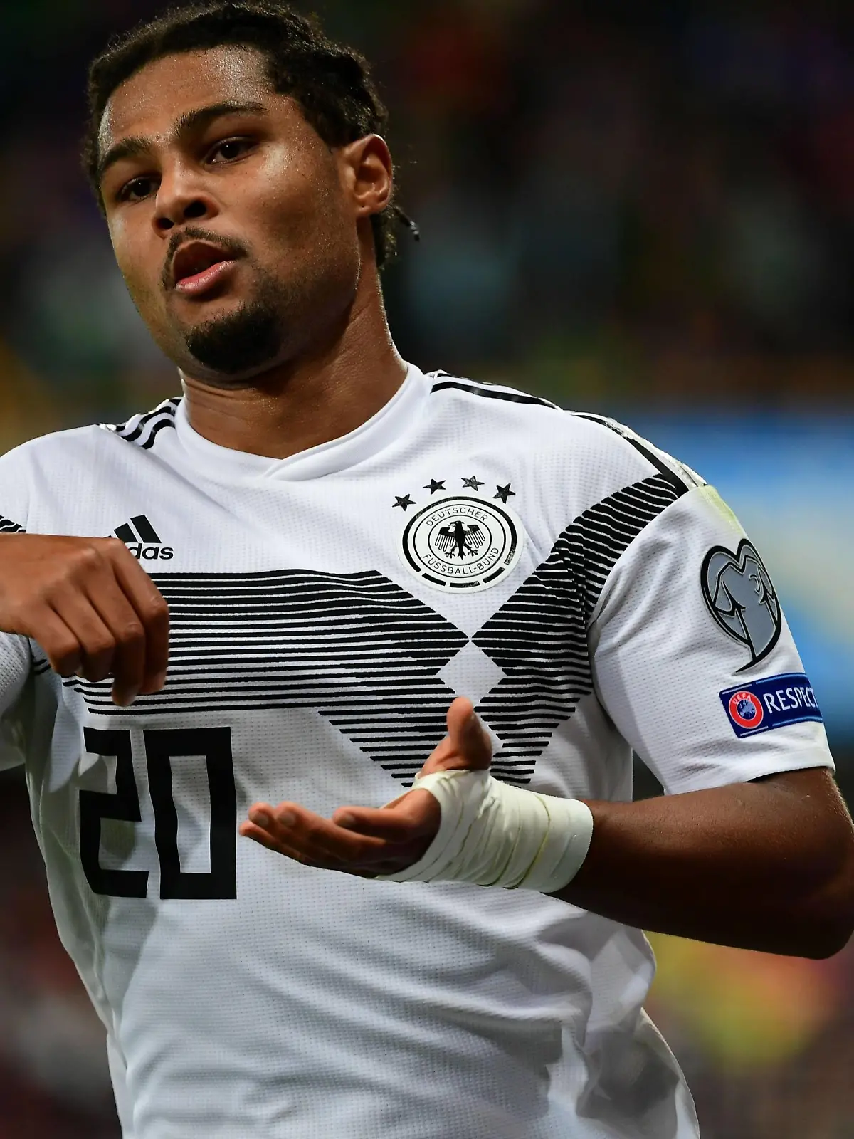 Fußball EM-Qualifikation Nordirland - Deutschland am 09.09.2019 im Windsor Park in Belfast Torjubel zum 0:2 durch Serge Gnabry ( Deutschland ) DFB regulations prohibit any use of photographs as image sequences and/or quasi-video. *** Football EM qualification Northern Ireland Germany on 09 09 2019 at Windsor Park in Belfast Goal celebration for 0 2 by Serge Gnabry Germany DFB regulations prohibit any use of photographs as image sequences and or quasi video xMNx  