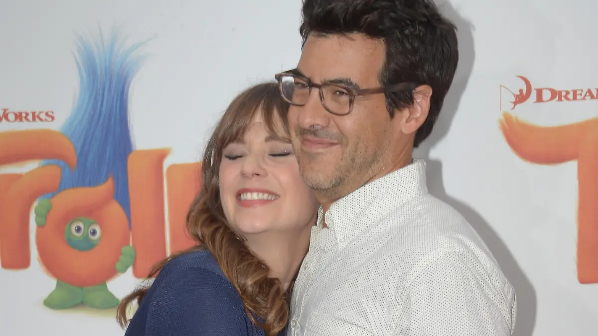 Mit Knuddeln auf dem roten Teppich ist jetzt wohl Schluss: Zooey und Jacob gehen in der Liebe fortan getrennte Wege.