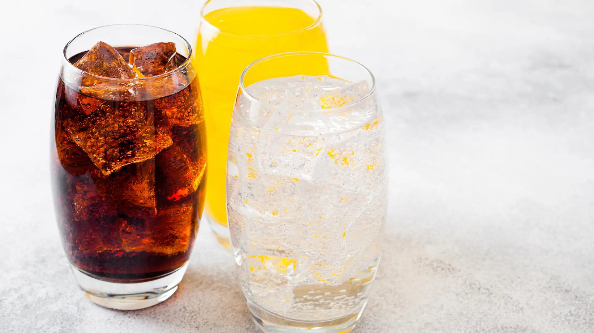 Softdrinks in Gläsern