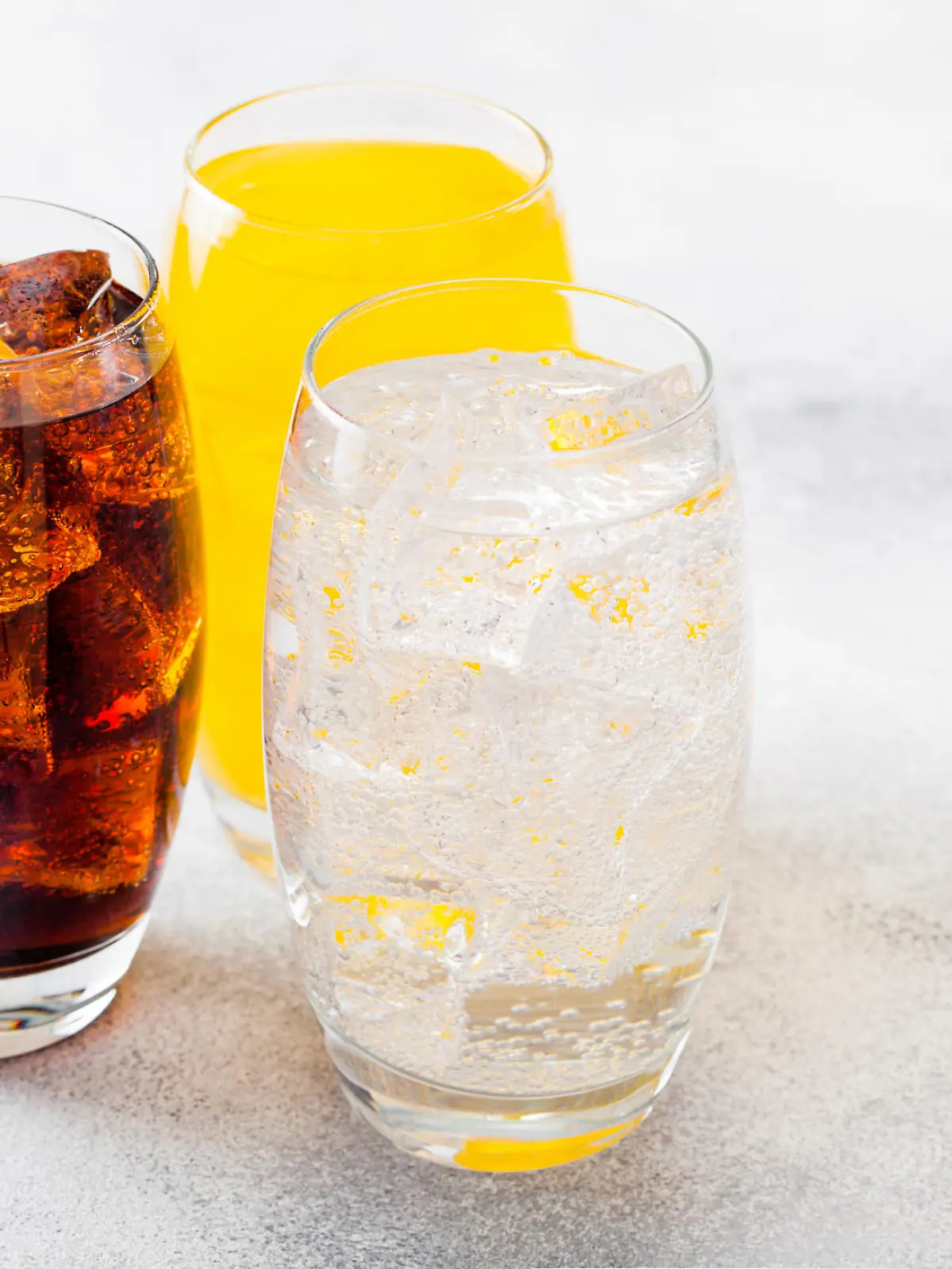 Softdrinks in Gläsern