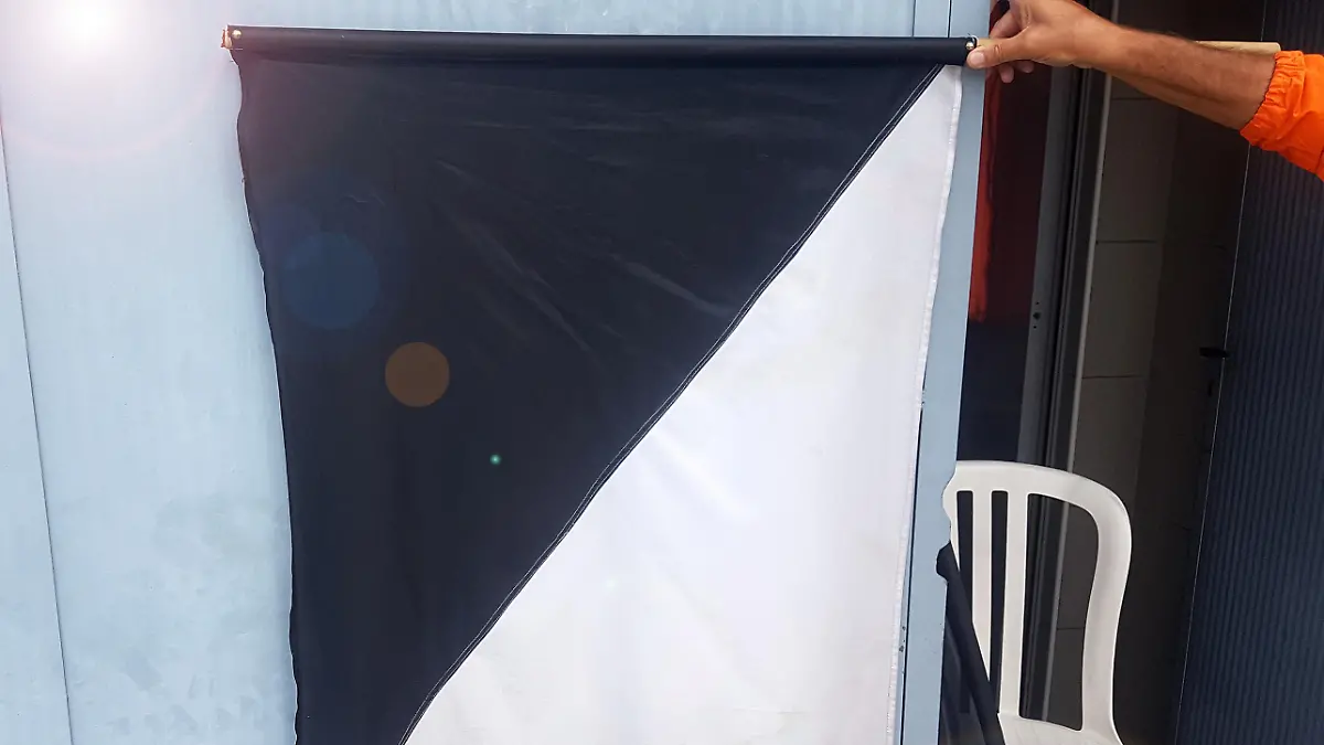 Weiß-Schwarze Flagge