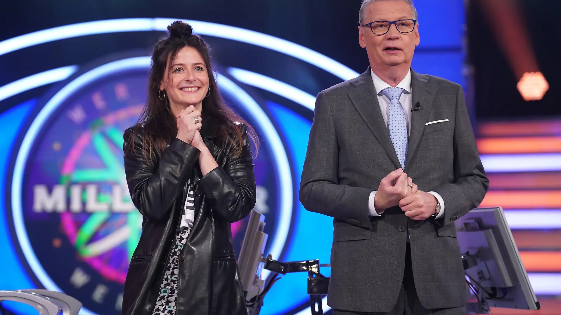Achtung! Sperrfrist für alle Medien bis Mo., 06.03.2023, 23:20 Uhr!
Moderator Günther Jauch mit Christianna Quack aus Berlin
Die Verwendung des sendungsbezogenen Materials ist nur mit dem Hinweis und Verlinkung auf RTL+ gestattet.