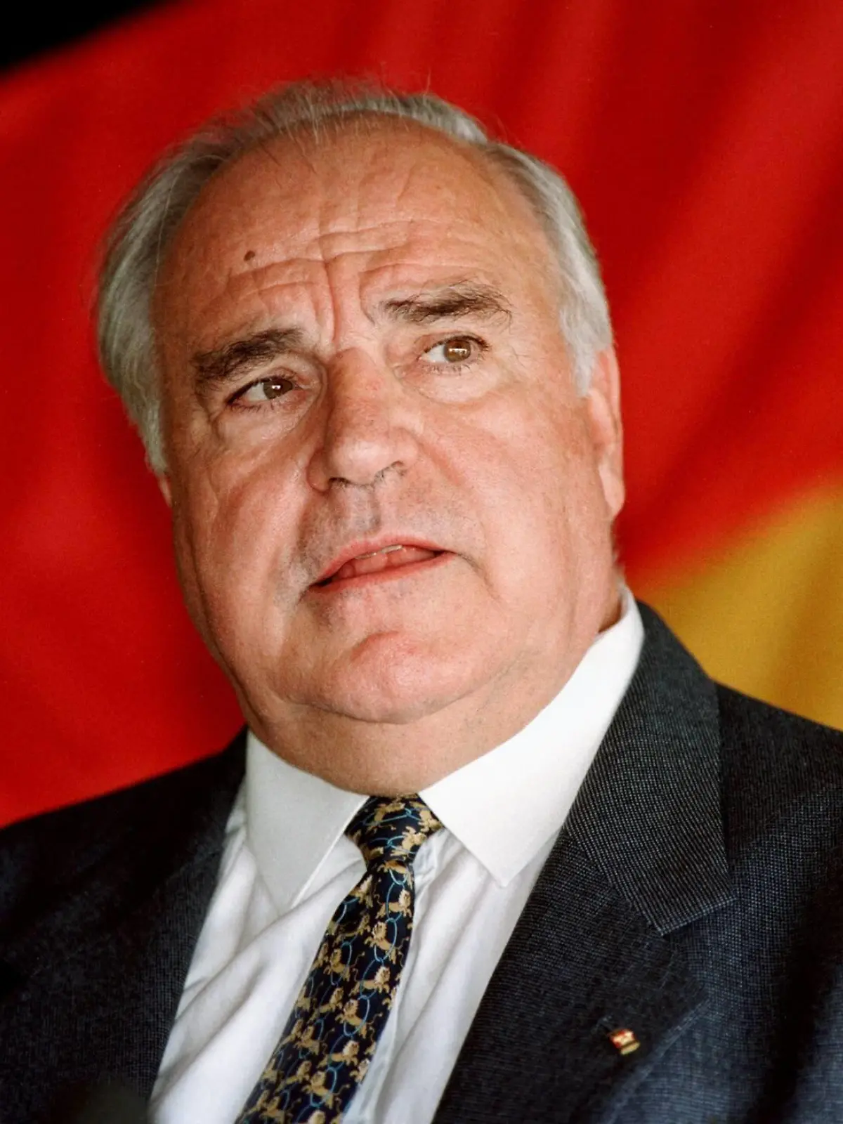 Bundeskanzler Helmut Kohl (CDU) vor einer Deutschland Fahne. Eggesin den 12.07.1995, Eggesin Deutschland PUBLICATIONxINxGERxSUIxAUTxONLY Copyright: xThomasxImox

Federal Chancellor Helmut Kohl CDU before a Germany Flag Eggesin the 12 07 1995 Eggesin Germany PUBLICATIONxINxGERxSUIxAUTxONLY Copyright xThomasxImox  