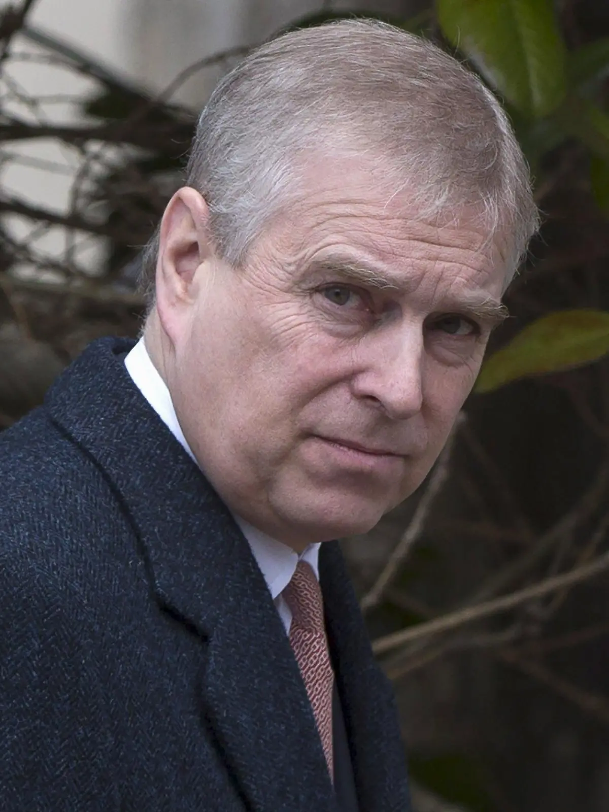 ARCHIV - 05.04.2015, Großbritannien, London: Prinz Andrew, Herzog von York. Im Fall der Vorwürfe gegen Prinz Andrew wegen einer Verwicklung in den Missbrauchsskandal um Epstein haben zwei Medienberichte Aufsehen erregt. Die US-Amerikanerin Virginia Giuffre hatte Andrew vorgeworfen, sie als Minderjährige mehrfach missbraucht zu haben. Foto: Neil Hall/PA Wire/dpa +++ dpa-Bildfunk +++