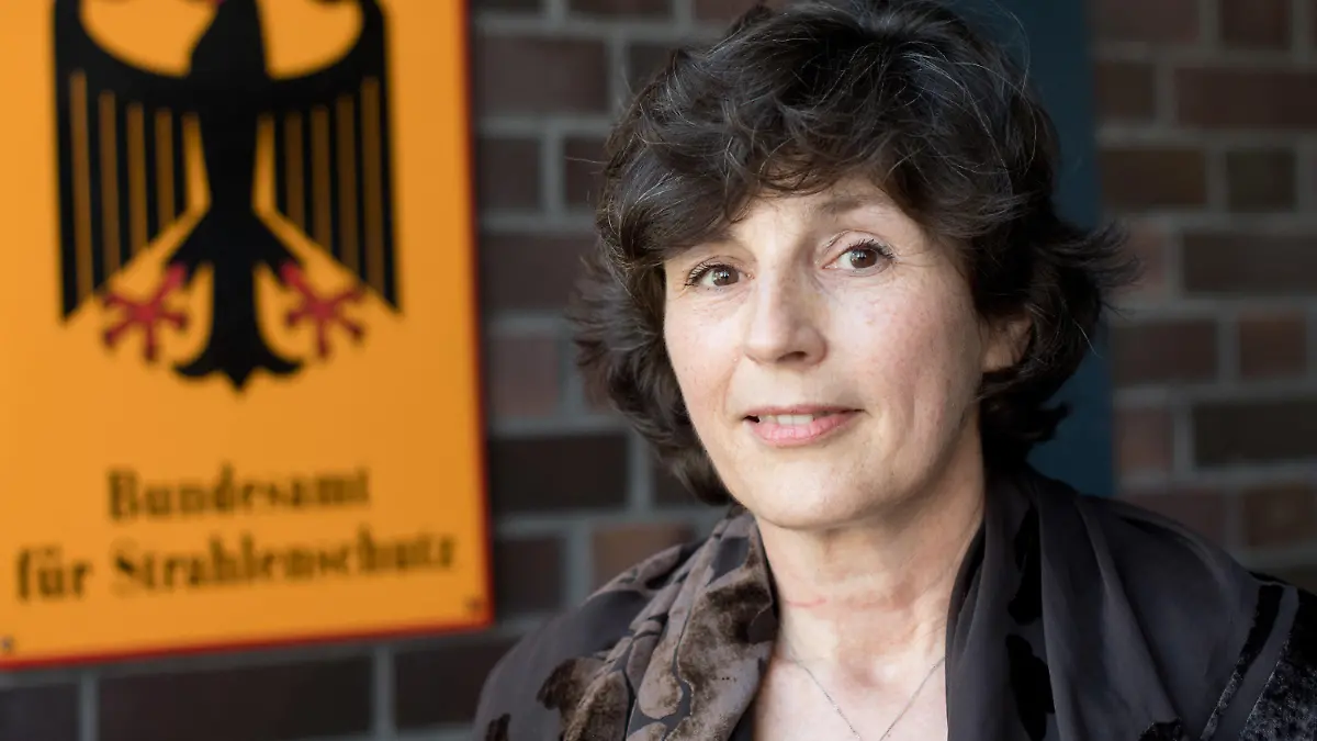 ARCHIV - 26.04.2017, Niedersachsen, Salzgitter: Inge Paulini, Präsidentin des Bundesamtes für Strahlenschutz (BfS). Das Gesundheitsrisiko durch das radioaktive Gas Radon etwa in Wohnungen ist aus Sicht des BfS in Deutschland nicht ausreichend bekannt. (zu «Bundesamt für Strahlenschutz: Viele unterschätzen Gefahr durch Radon») Foto: Julian Stratenschulte/dpa +++ dpa-Bildfunk +++