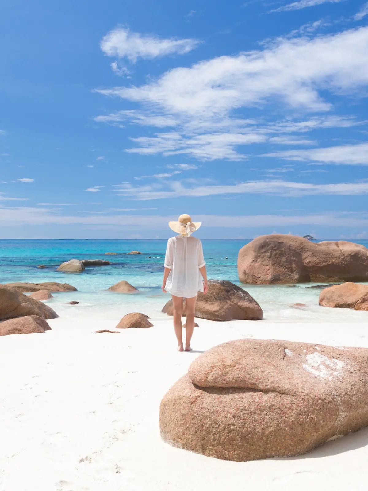 Frau auf der Seychellen-Insel Praslin