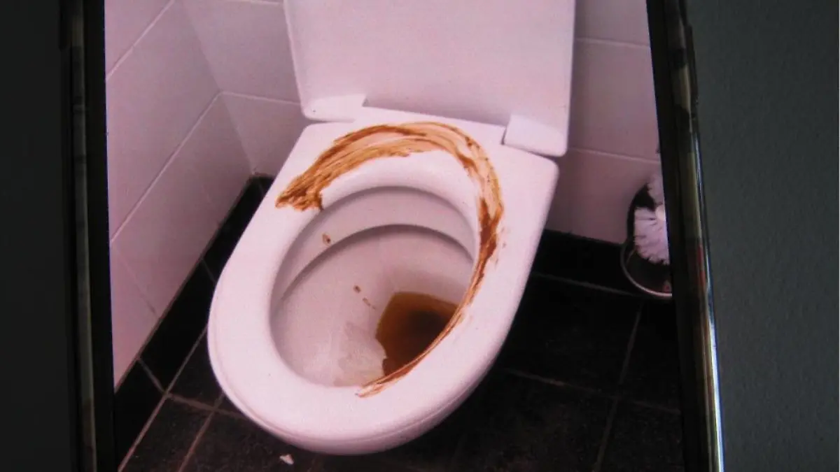 Schüler beschmierten die Schultoilette an der Gesamtschule Rodenkirchen mit Kot.