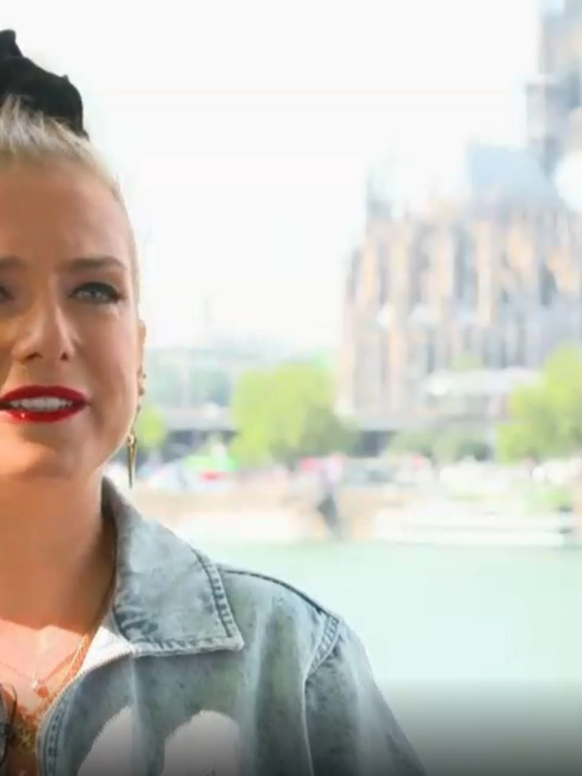 Jeanette Biedermann meldet sich mit neuer Musik zurück. Darin verarbeitet sie unter anderem den Tod ihres Vaters.
