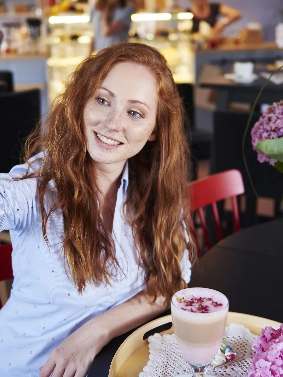 Smiling young woman taking a selfie in a cafe model released Symbolfoto property released PUBLICATIONxINxGERxSUIxAUTxHUNxONLY ABIF00878  
