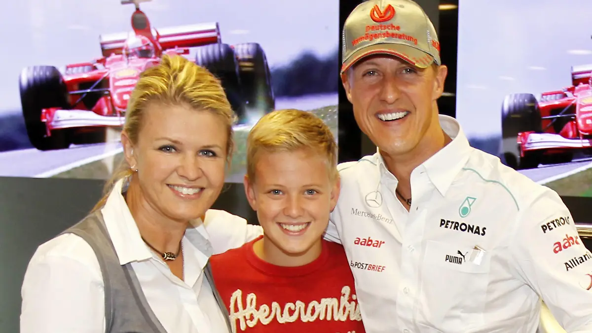 Corinna, Michael und Mick Schumacher Stuttgart Nuerburgring Deutschland *** Corinna, Michael and Mick Schumacher Stuttgart Nuerburgring Germany