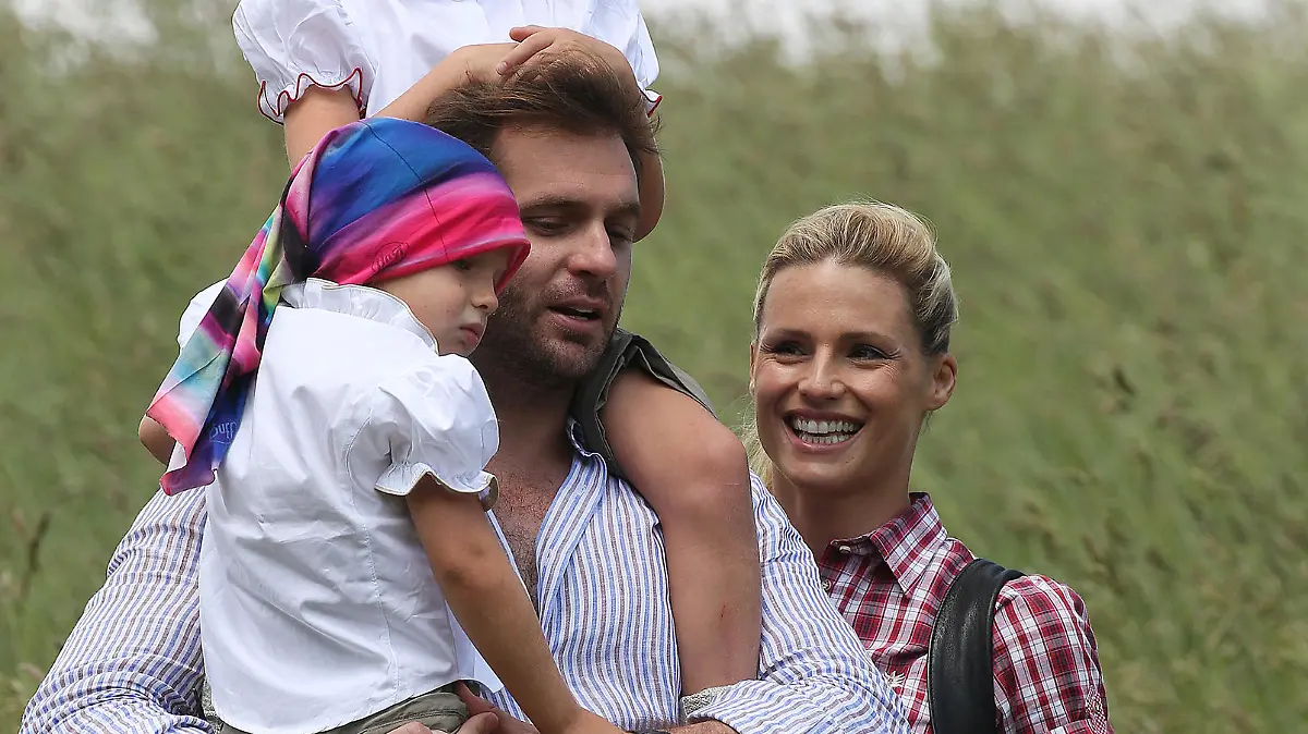 Michelle Hunziker with her husband Tomaso Trussardi and her daughters Sole and Celeste in the mountains at San Cassiano (Bolzano)
Pictured: Michelle Hunziker,Tomaso Trussardi
Ref: SPL5108742 110819 NON-EXCLUSIVE
Picture by: SplashNews.com
Splash News and Pictures
Los Angeles: 310-821-2666
New York: 212-619-2666
London: 0207 644 7656
Milan: +39 02 56567623
photodesk@splashnews.com
World Rights, No Italy Rights