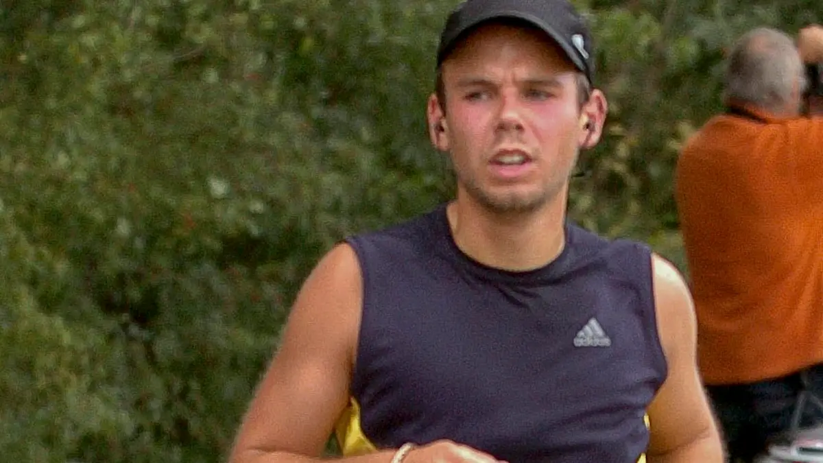 FILE PHOTO - Andreas Lubitz runs the Airportrace half marathon in Hamburg in this September 13, 2009 file photo. REUTERS/Foto-Team-Mueller/File Photo