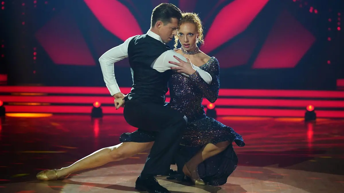 Anna Ermakova und Valentin Lusin tanzen Tango.
Die Verwendung des sendungsbezogenen Materials ist nur mit dem Hinweis und Verlinkung auf RTL+ gestattet.