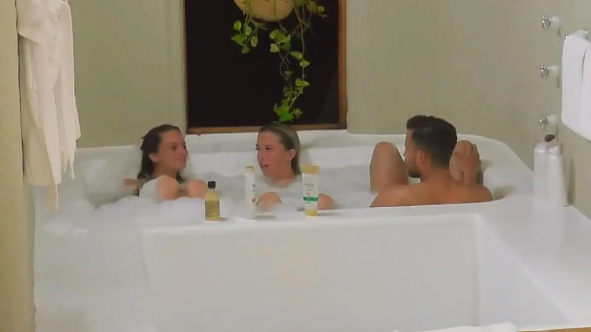 Riesen-Eklat im "Paradise Hotel" F****n oder kotzen?