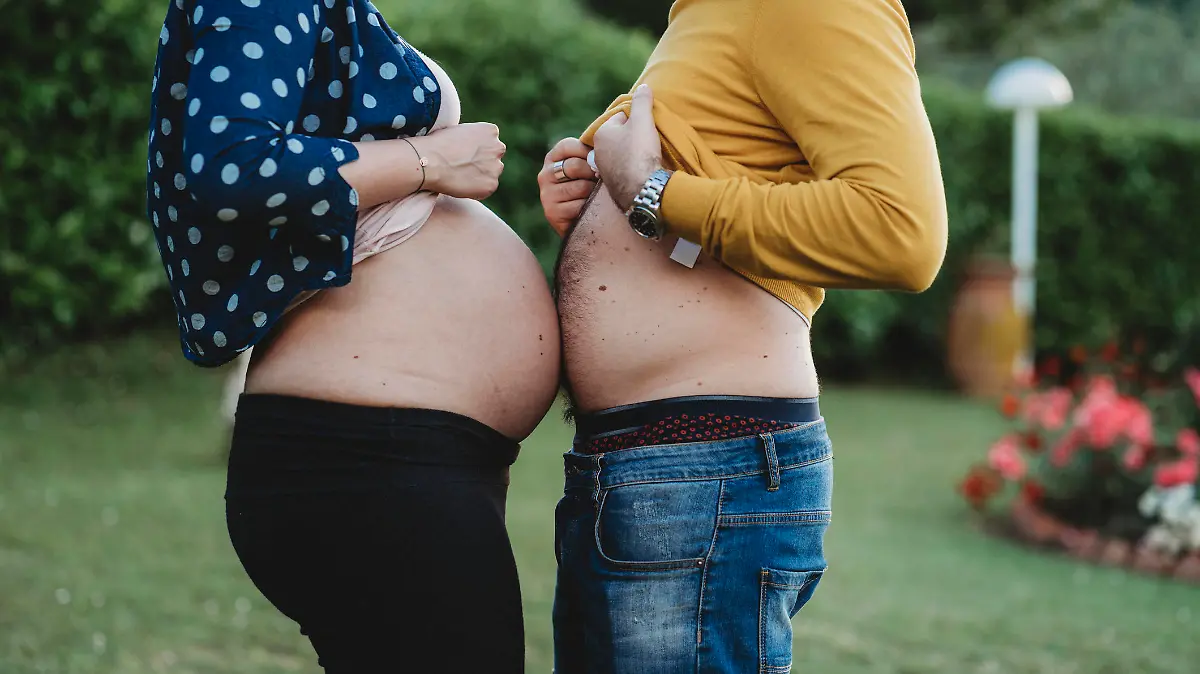 Schwangere Frau, Mann mit Bauch