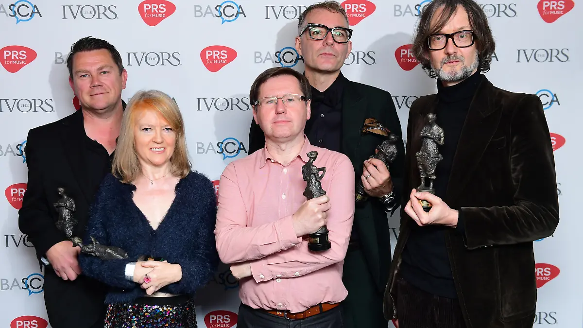 Ivor Novello Awards 2017 - London. (left-right) Nick Banks, Candida Doyle, Mark Webber, Steve Mackey and Jarvis Cocker of Pulp, with the award for Outstanding Song Collection during the 62nd Annual Ivor Novello Music Awards at Grosvenor House in London. Picture date: Thursday May 18, 2017. See PA story SHOWBIZ Novello. Photo credit should read: Ian West/PA Wire URN:31356065