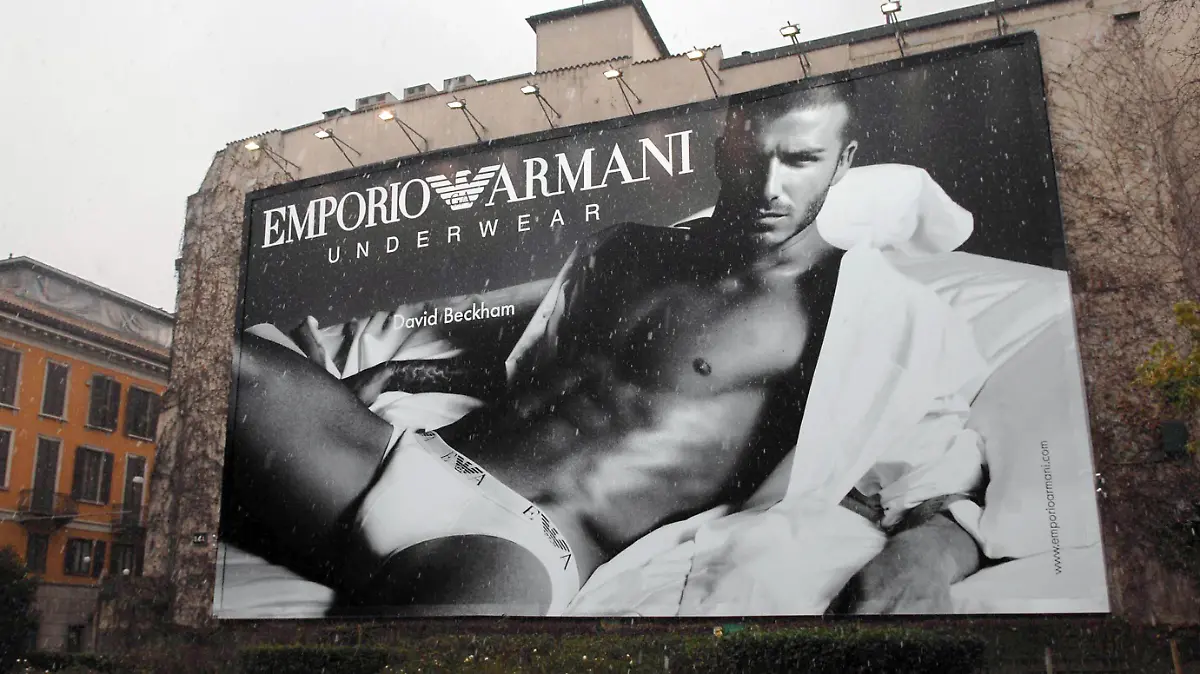 2008: Alle Augen ruhen auf dem Schritt von Fußballer David Beckham.