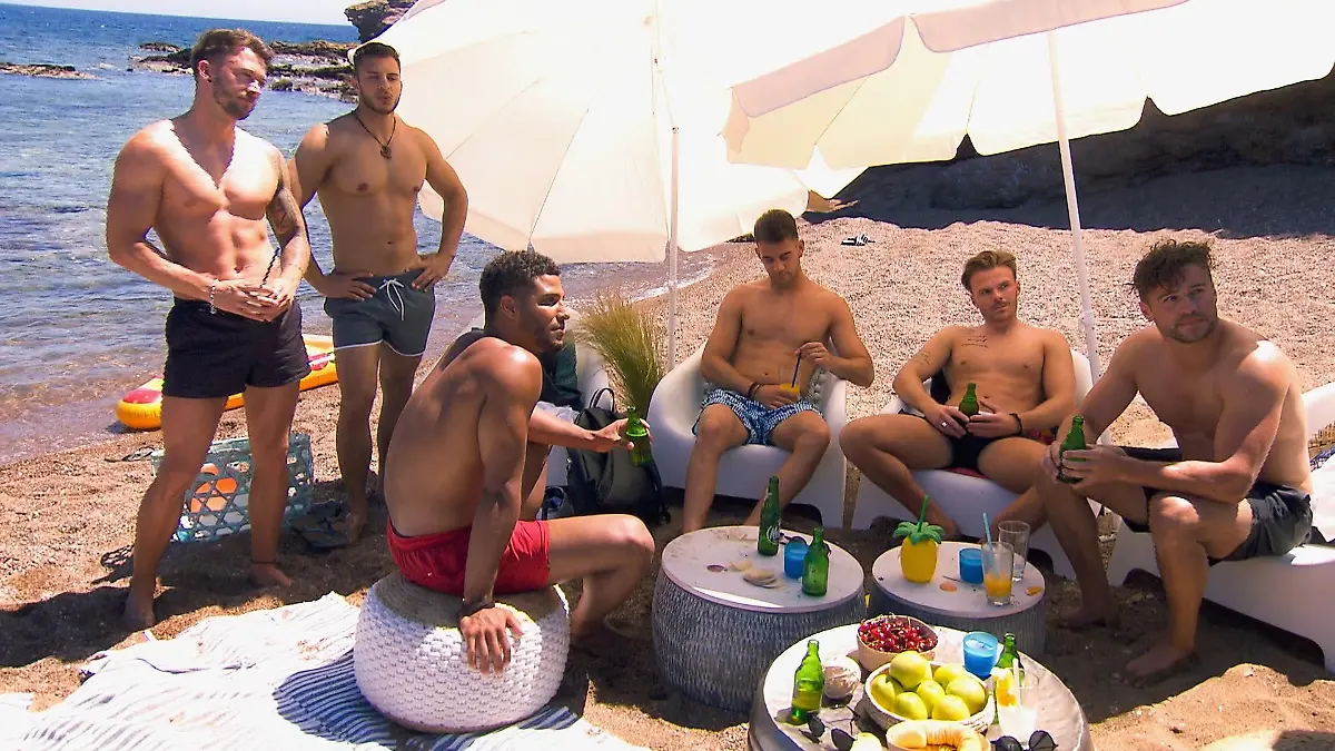jungs am strand
