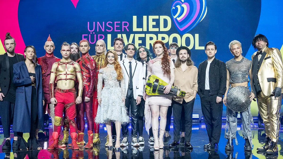 Gruppenfoto mit den teilnehmenden Künstlerinnen und Künstlern - Frida Gold mit Sängerin Alina Süggeler und Musiker Andreas Andi Weizel, Lord Of The Lost, Sängerin Anica Russo, Band Lonely Spring, Sängerin Patty Gurdy alias Patricia Büchler, Sänger Will Church, Sänger René Miller, Sänger TRONG alias Trong Hieu Nguyen, Sänger Ikke Hüftgold alias Matthias Distel (von links nach rechts) bei der Bühnenprobe für den Deutschen ESC-Vorentscheid 2023 - Unser Lied für Liverpool - in den MMC Studios in Köln / 010323
*** Rehearsal for the preliminary round of the contest for Germany's representative for the Eurovision Song Contest in Cologne, Germany on March 01, 2023 ***