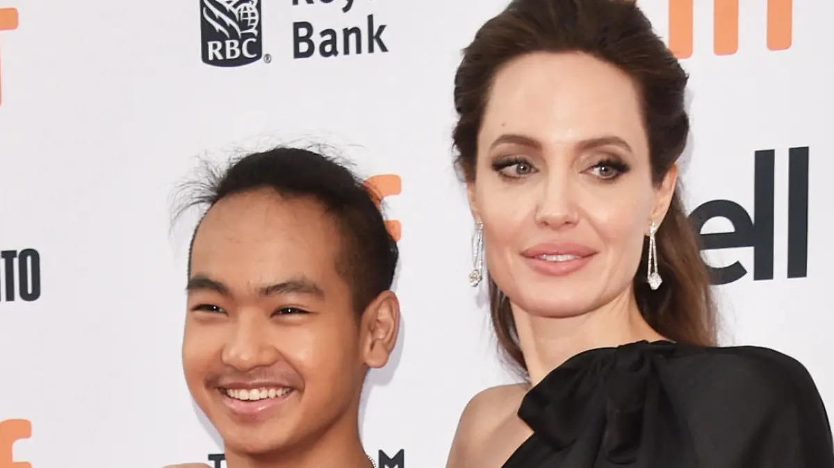 Maddox und Mutter Angelina Jolie in Toronto, 2017